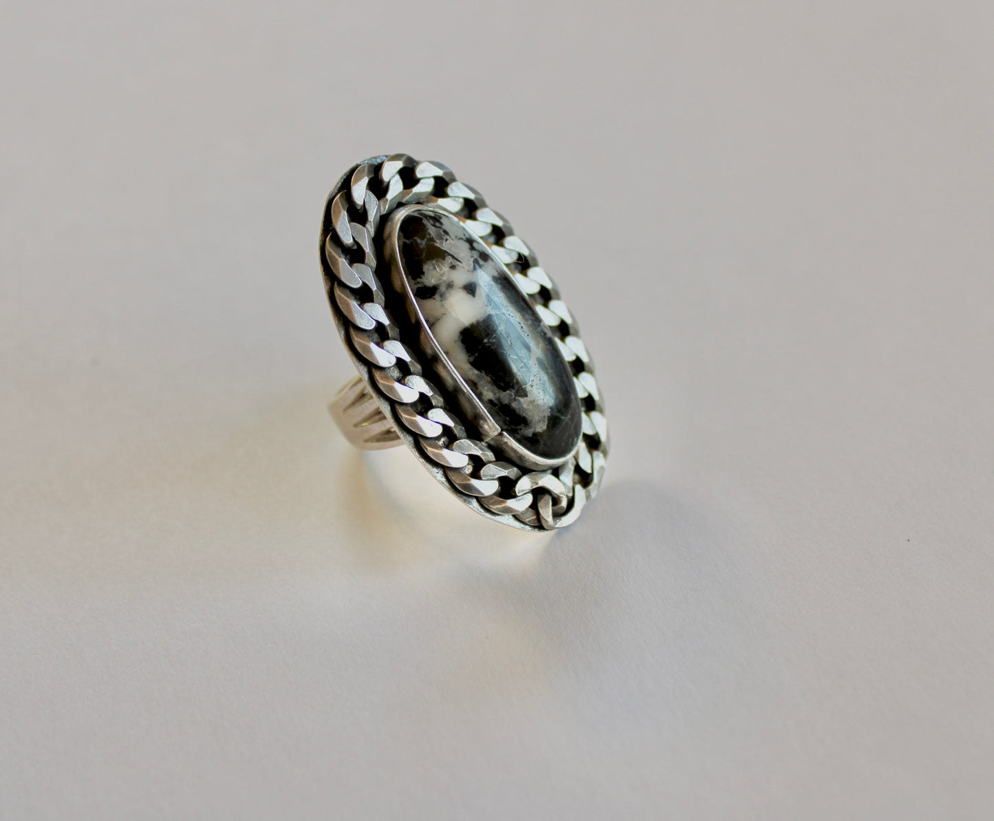 Size 8 White Buffalo Turquoise Curb Chain Ring