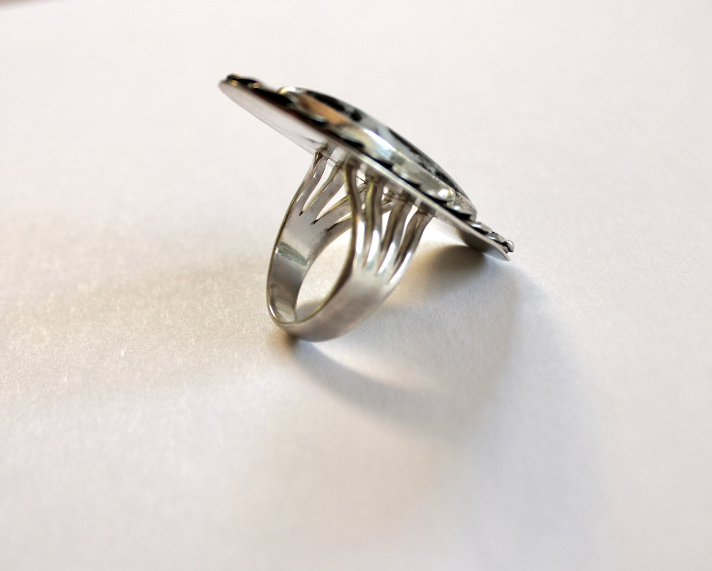 Size 8 White Buffalo Turquoise Curb Chain Ring