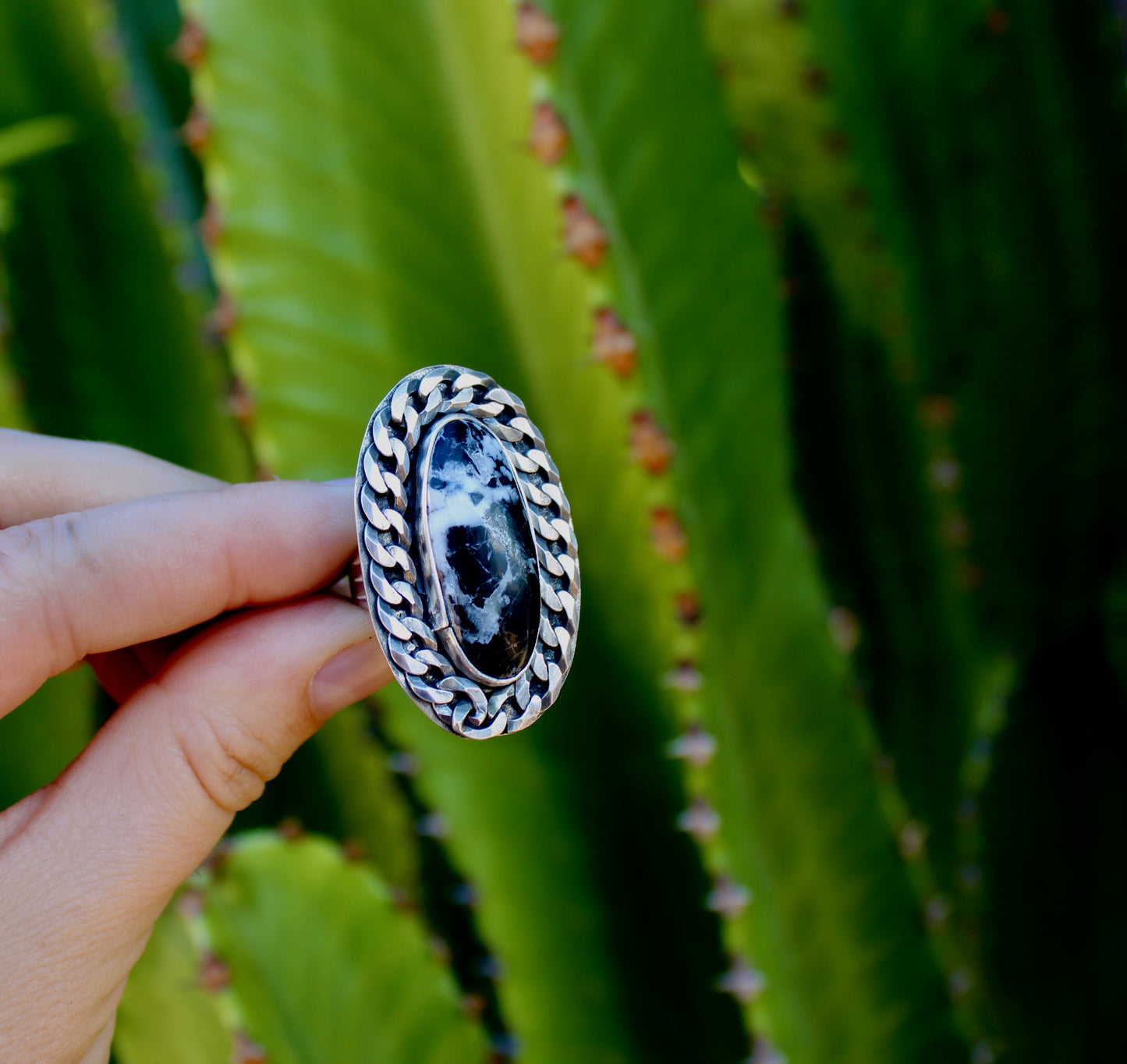 Size 8 White Buffalo Turquoise Curb Chain Ring