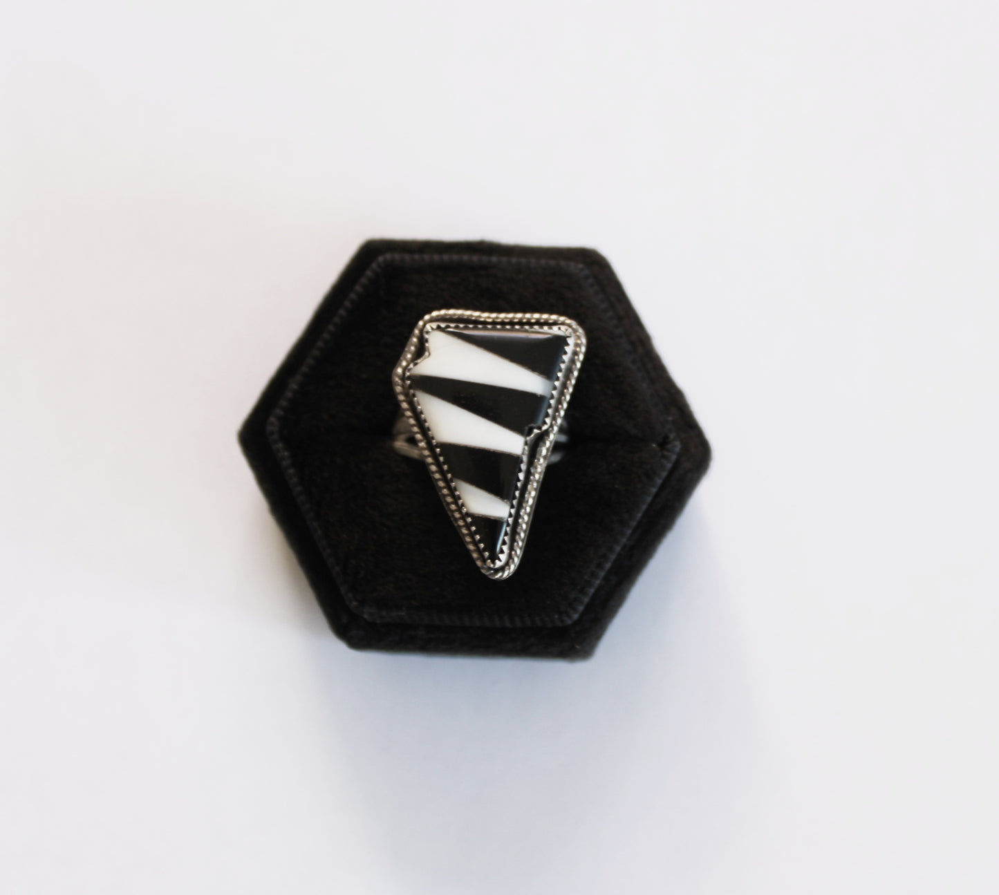 Size 7.5 Lightning Bolt Ring