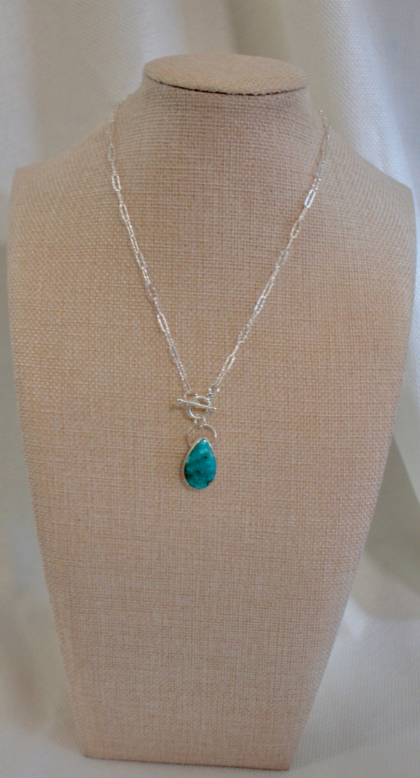 Emerald Valley Toggle chain necklace