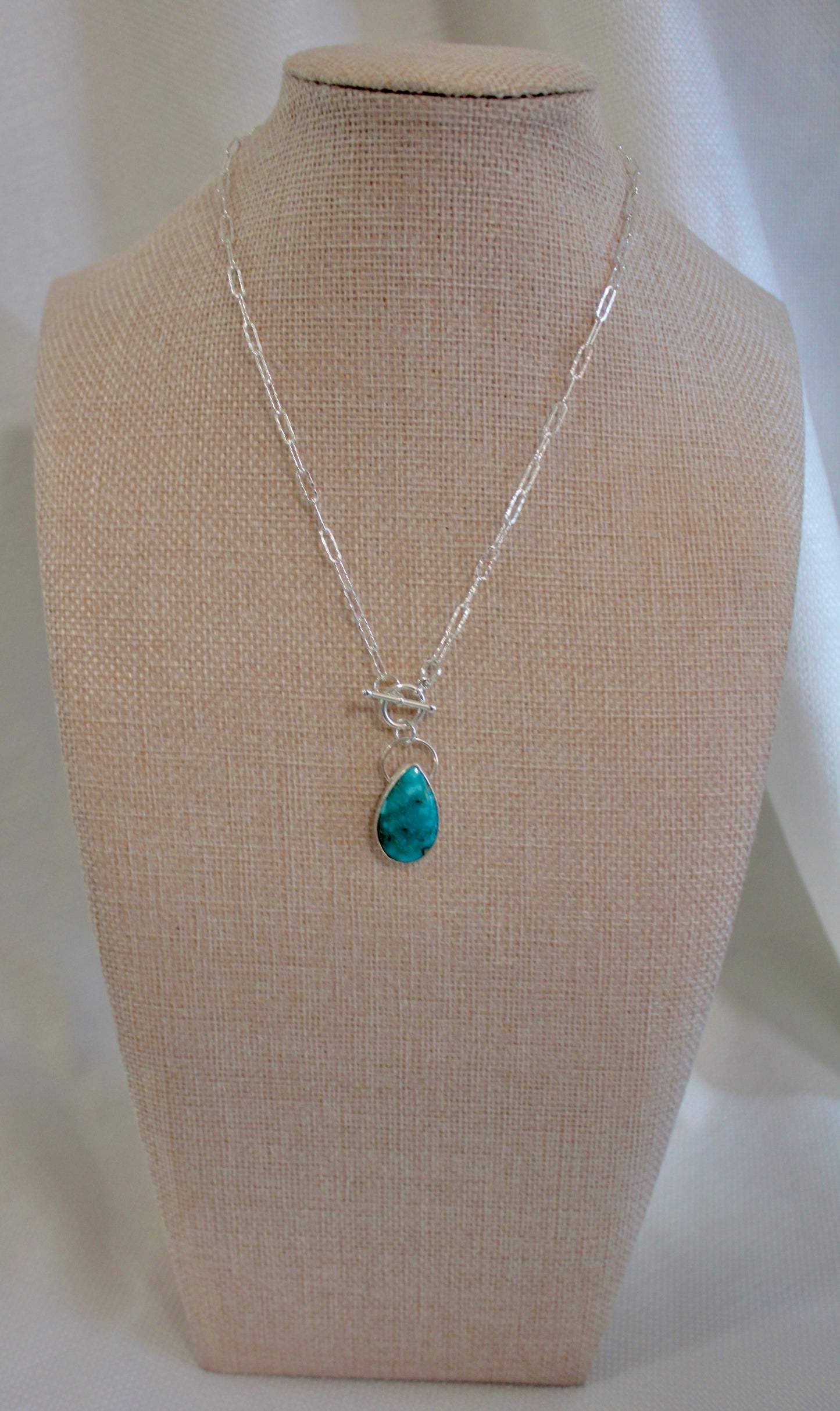 Emerald Valley Toggle chain necklace